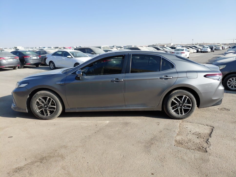 Toyota Camry LE HEV 2024 image