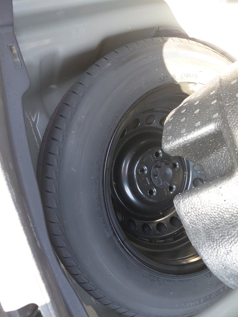 Toyota Camry LE HEV 2024 image