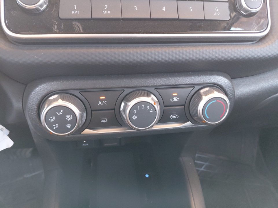 Nissan Kicks S 2024 image