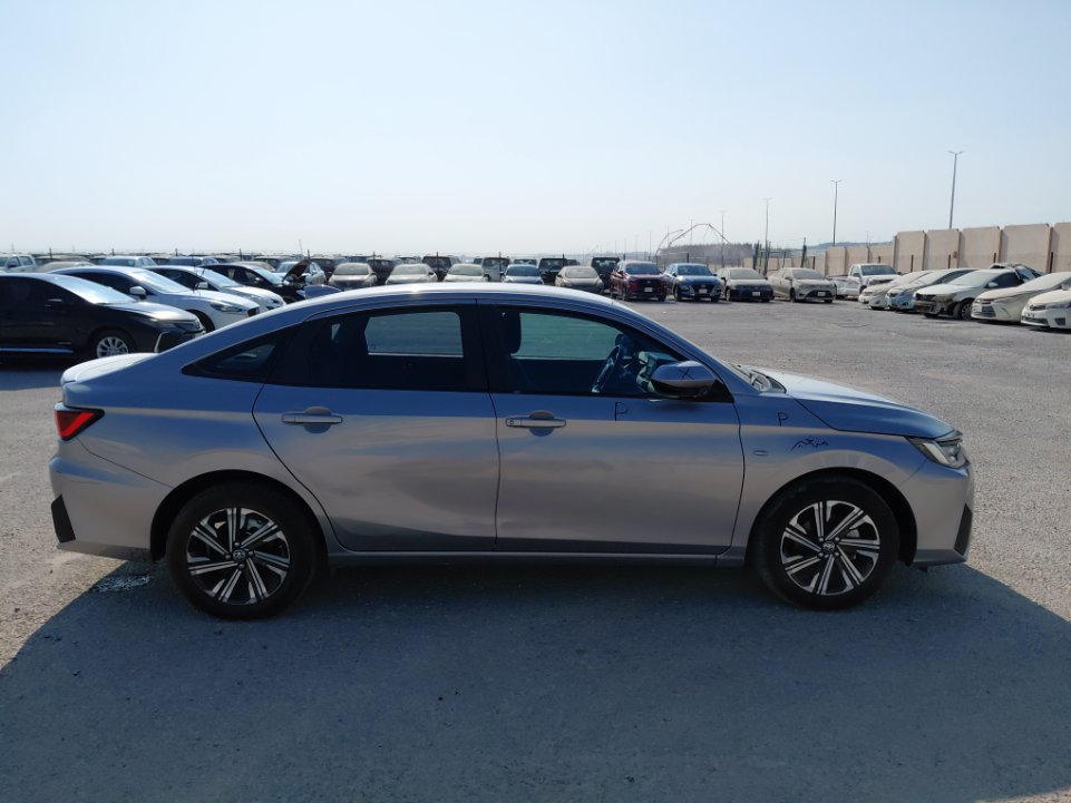 تويوتا يارس SD Y PLUS 2024 image