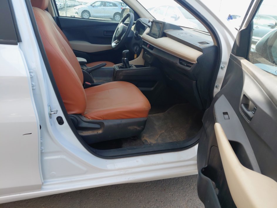 تويوتا يارس SD Y 2024 image