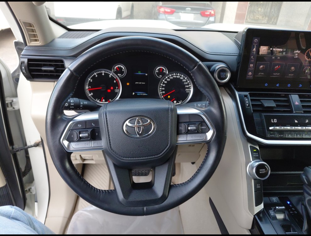 Toyota Land Cruiser GX-R 2023 image