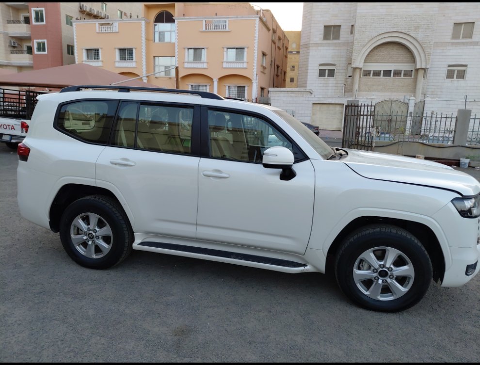 Toyota Land Cruiser GX-R 2023 image