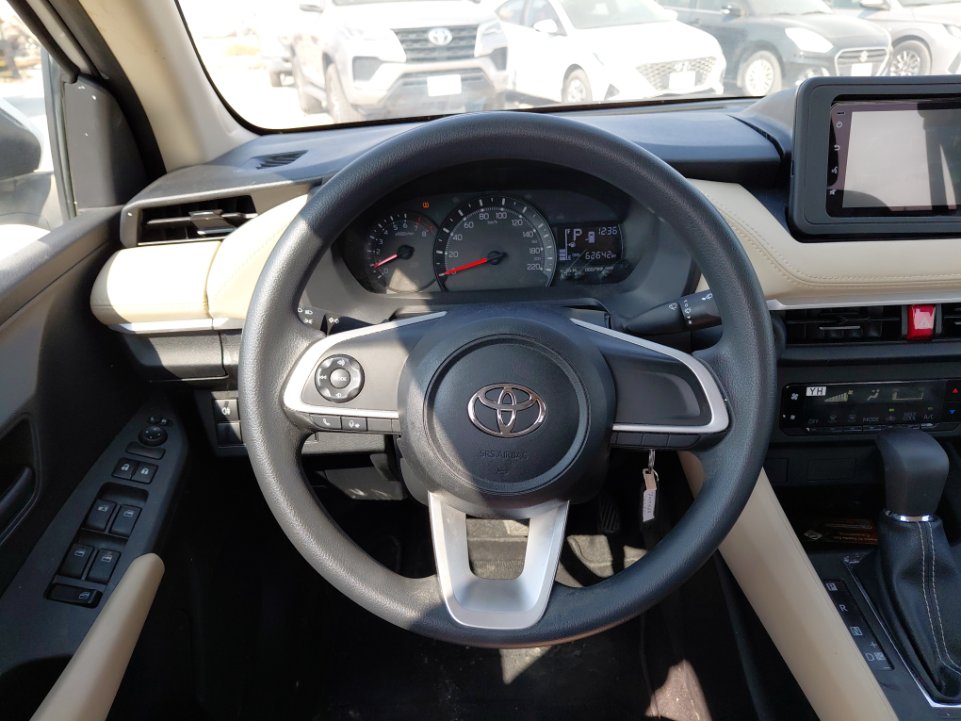 تويوتا يارس SD Y 2024 image