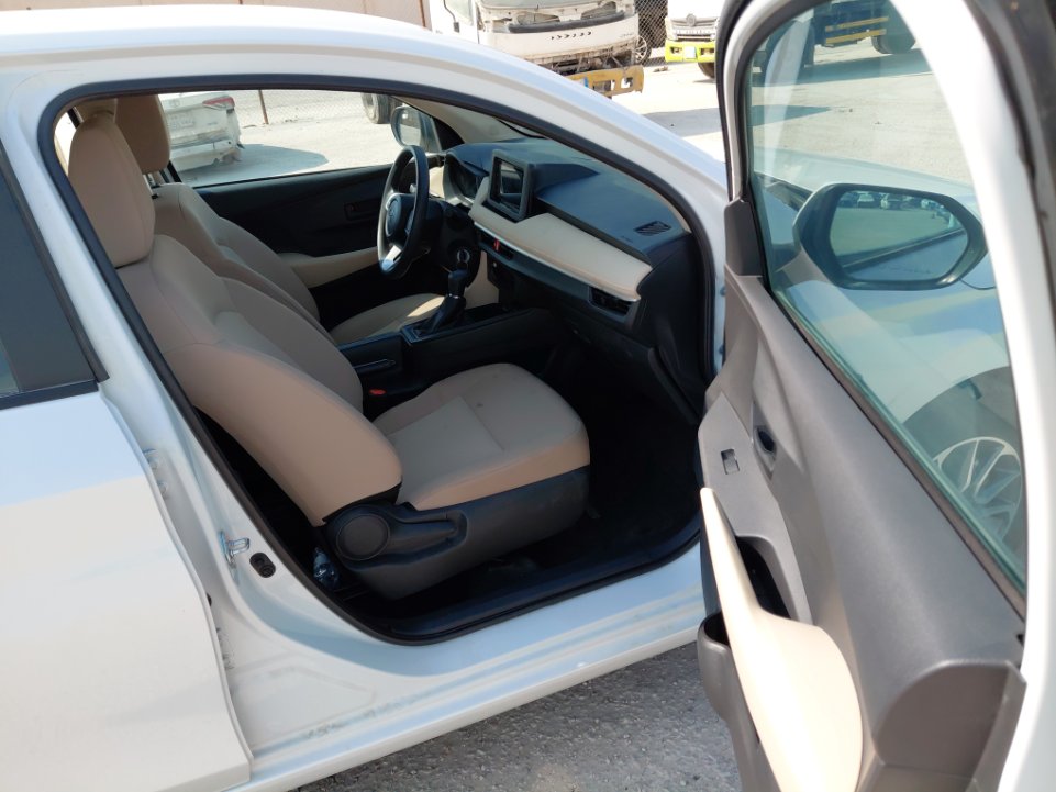 تويوتا يارس SD Y 2024 image