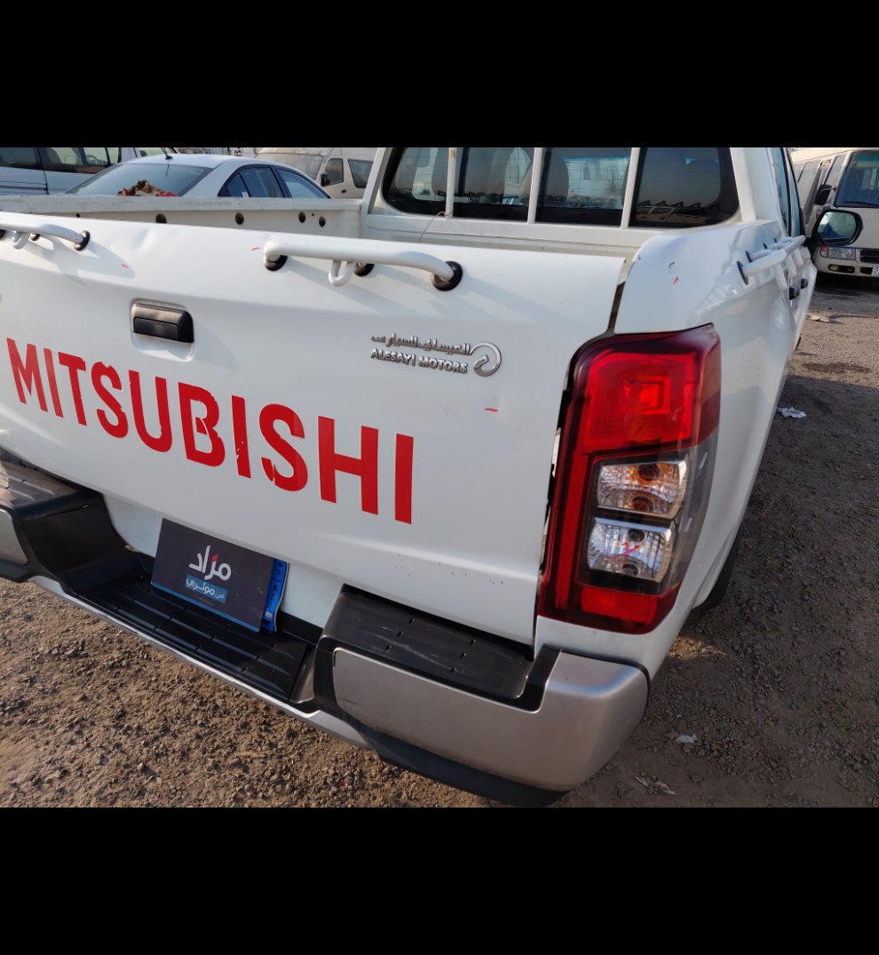 Mitsubishi L200  2022 image