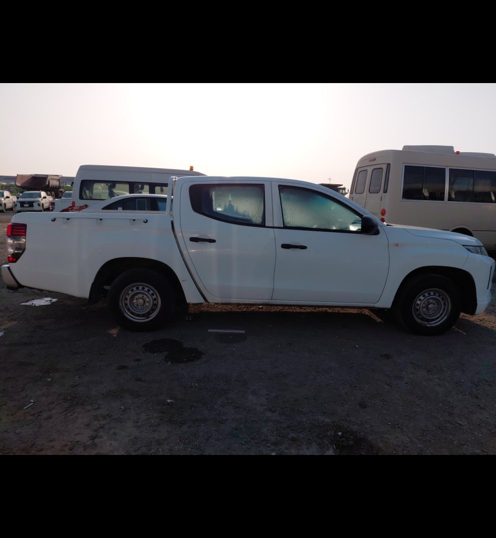 Mitsubishi L200  2022 image