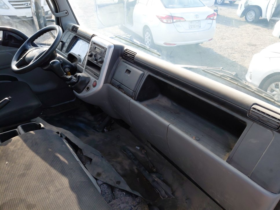 Mitsubishi Canter FUSO 2017 image