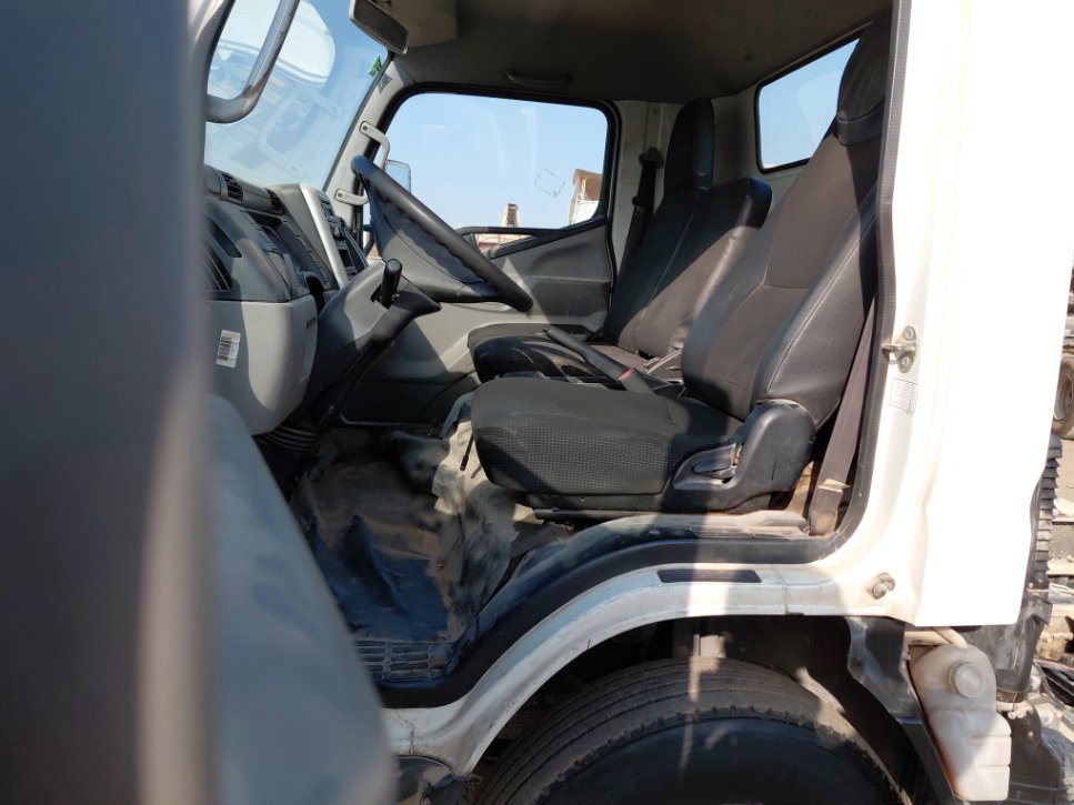 Mitsubishi Canter FUSO 2017 image