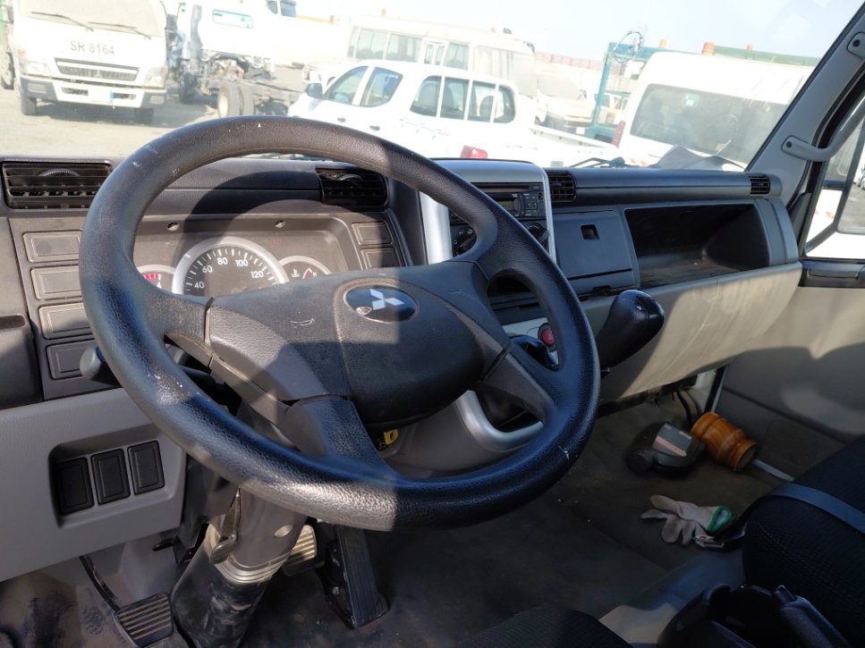 Mitsubishi Canter FUSO 2017 image