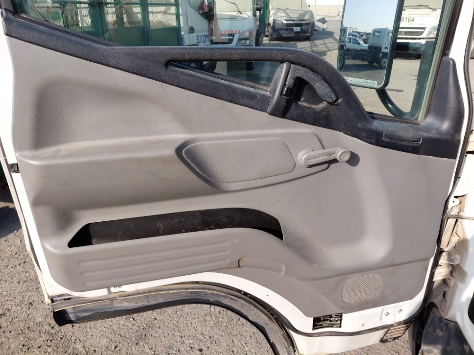 Mitsubishi Canter FUSO 2017 image