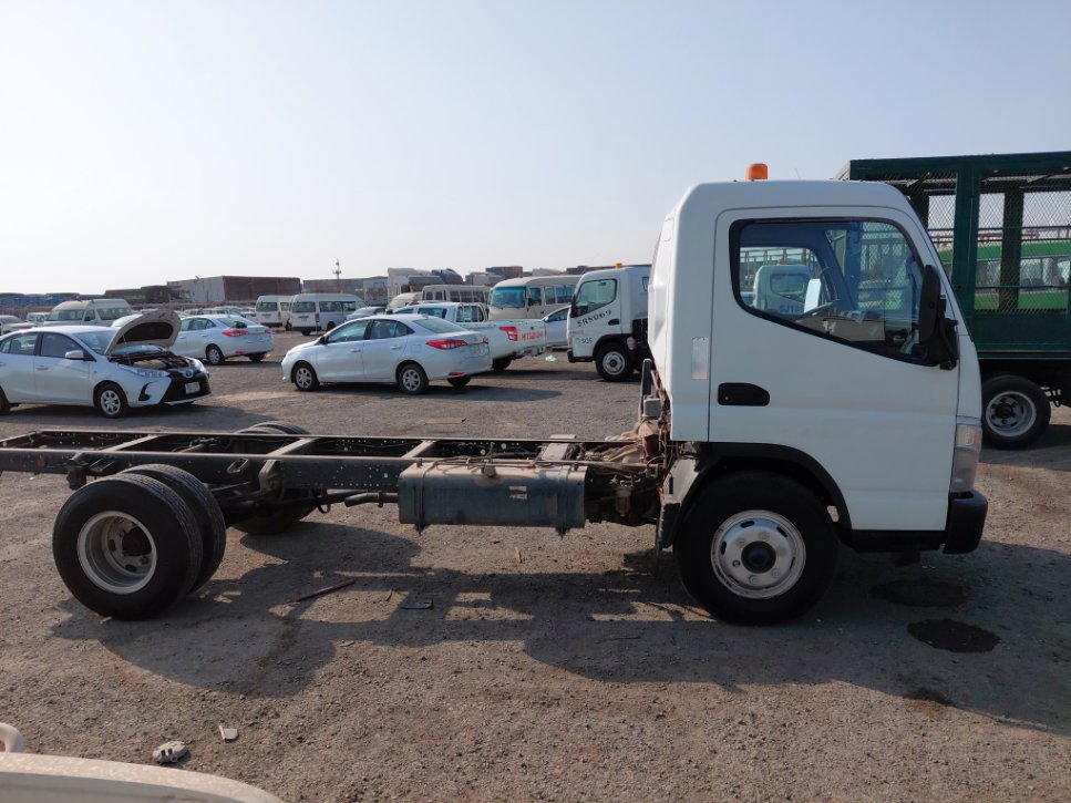 Mitsubishi Canter FUSO 2017 image
