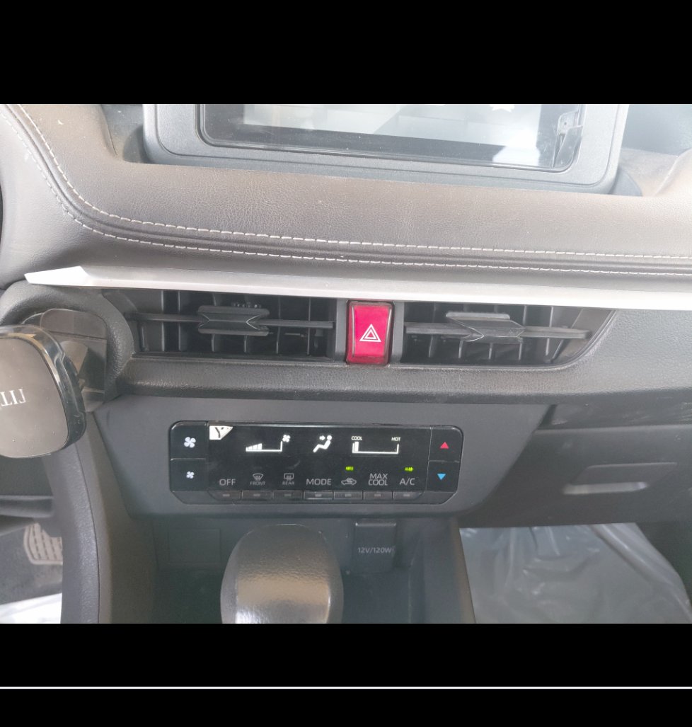 Toyota Yaris Y 2023 image