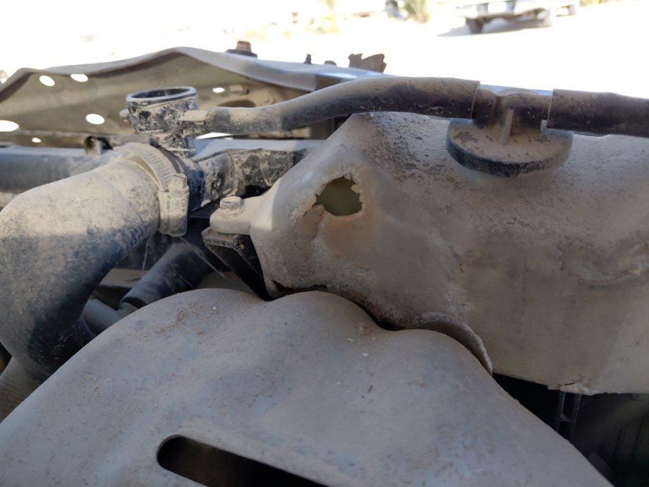 تويوتا كامري تالف 2017 image