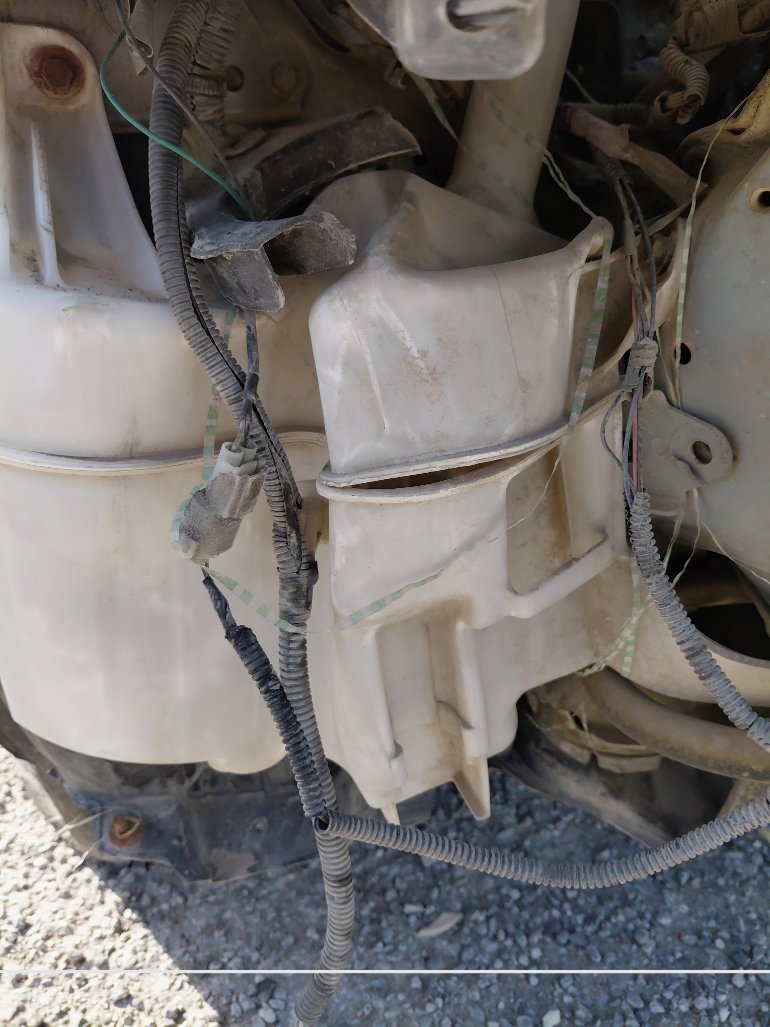 تويوتا كامري تالف 2017 image