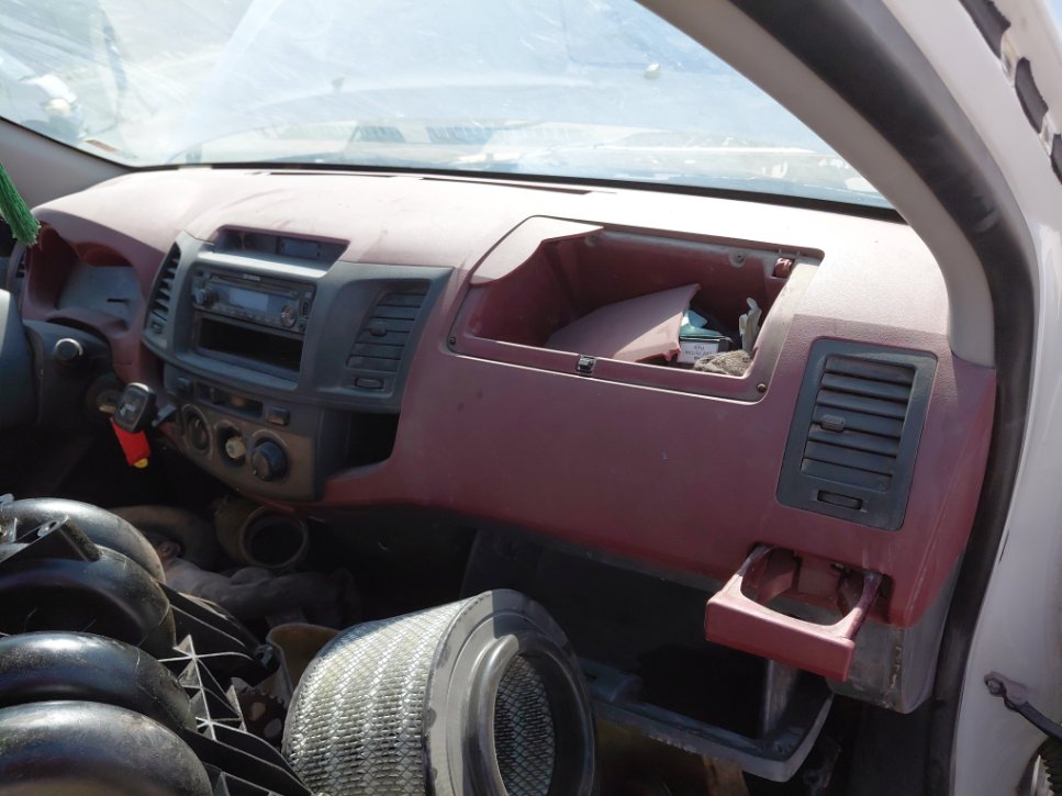 Toyota Hilux  2013 image