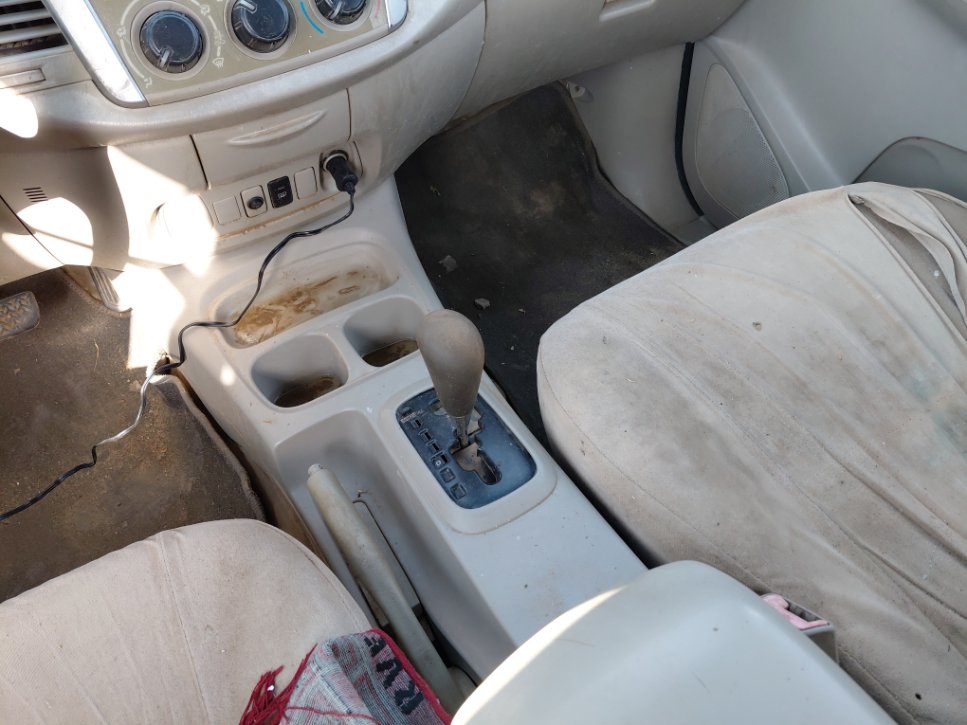 تويوتا انوفا  2012 image