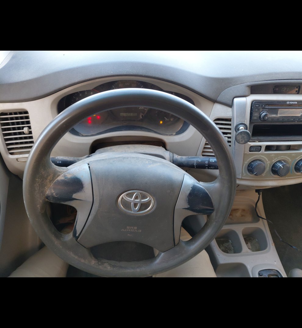 تويوتا انوفا  2012 image