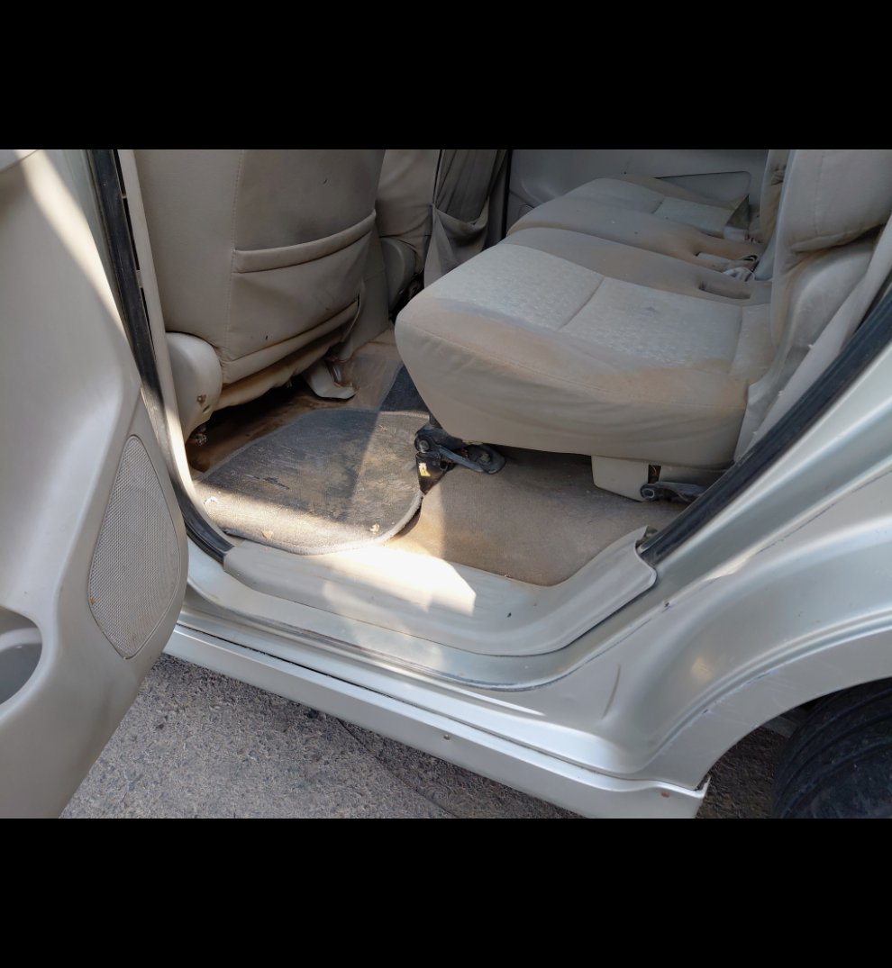 تويوتا انوفا  2012 image