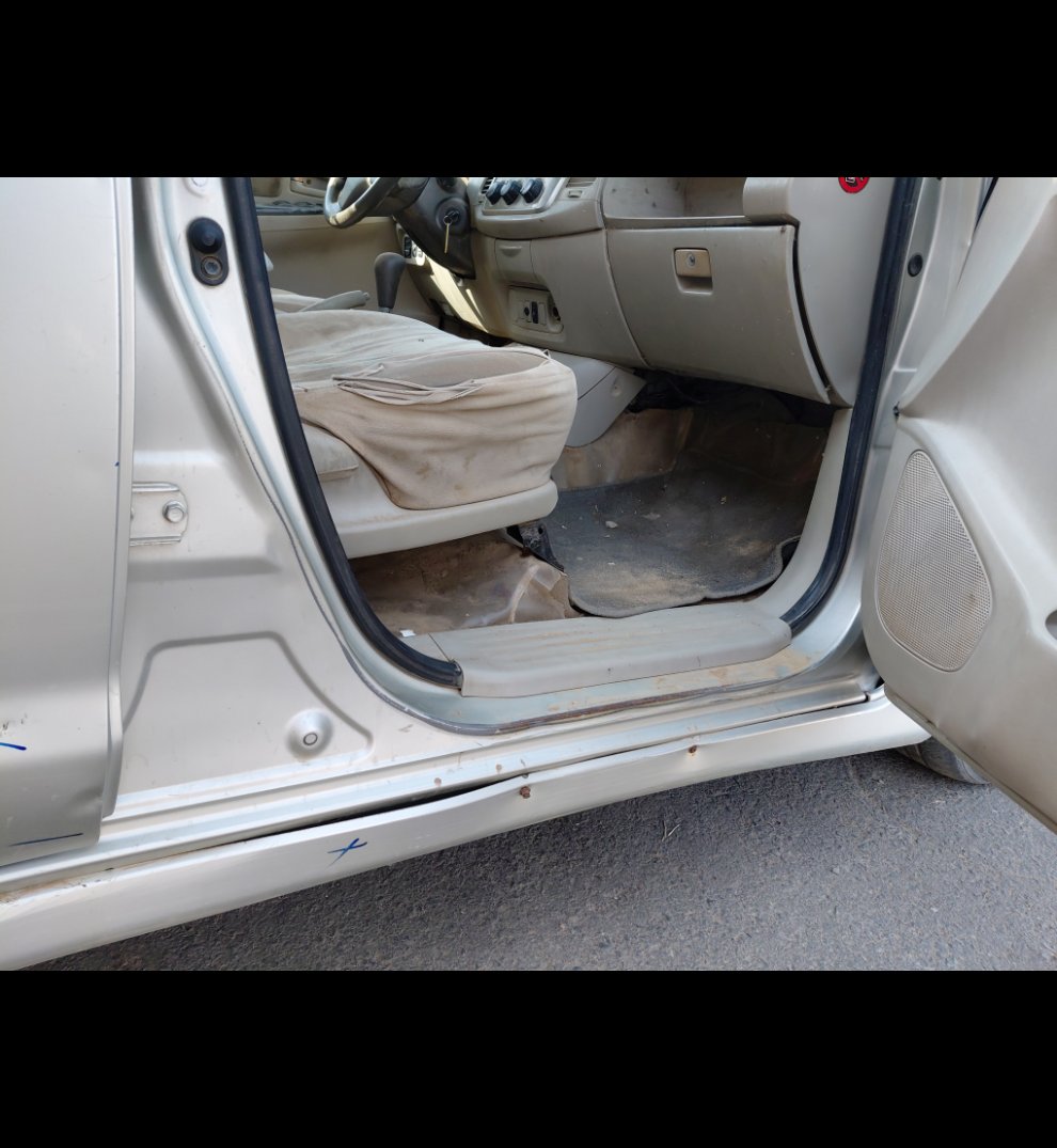 تويوتا انوفا  2012 image