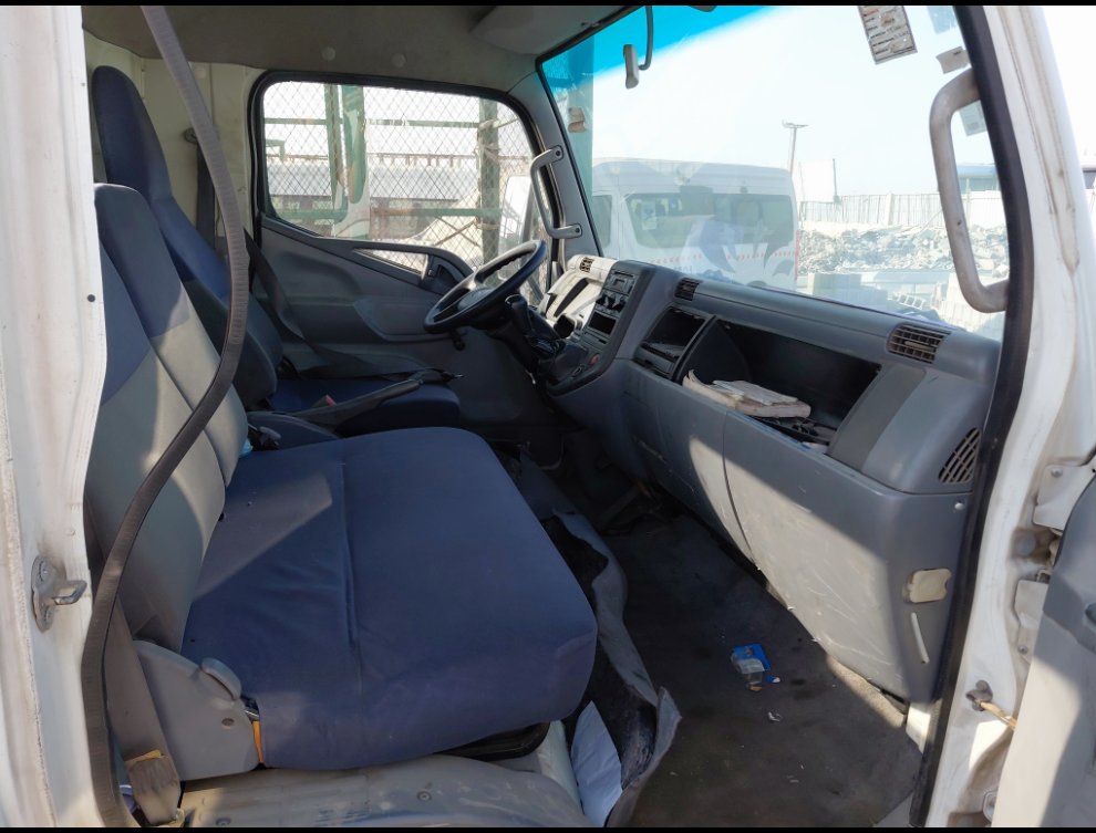 Mitsubishi Canter FUSO 2015 image