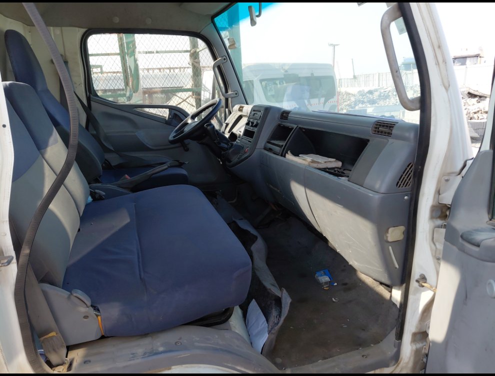 Mitsubishi Canter FUSO 2015 image