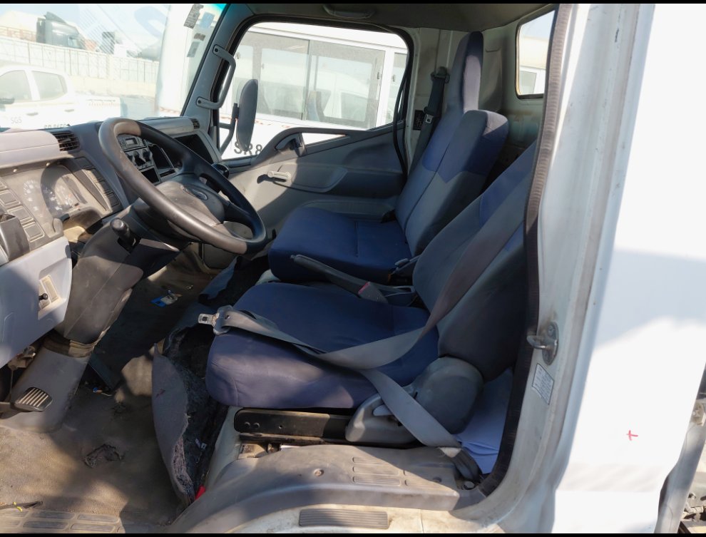 Mitsubishi Canter FUSO 2015 image