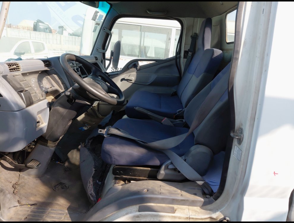 Mitsubishi Canter FUSO 2015 image