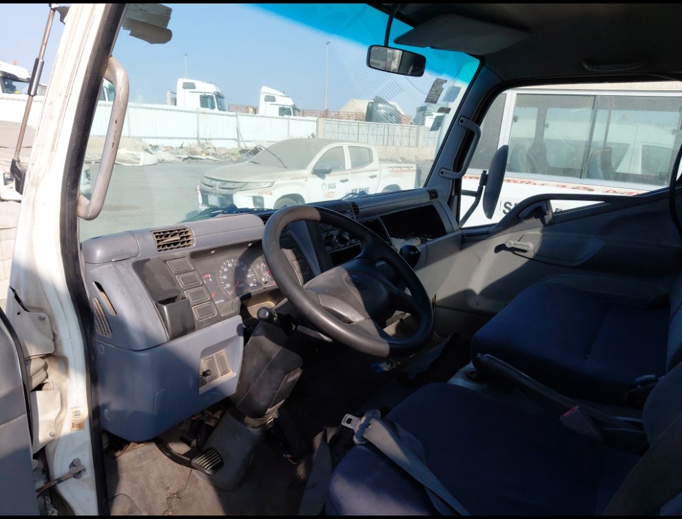 Mitsubishi Canter FUSO 2015 image
