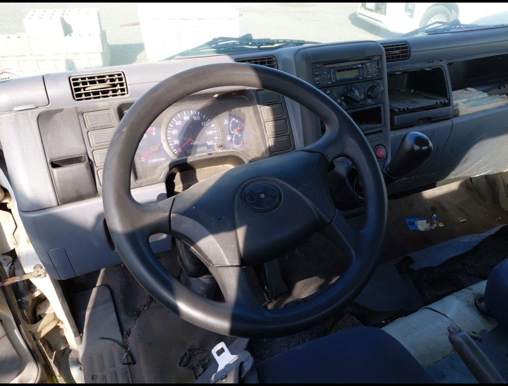 Mitsubishi Canter FUSO 2015 image