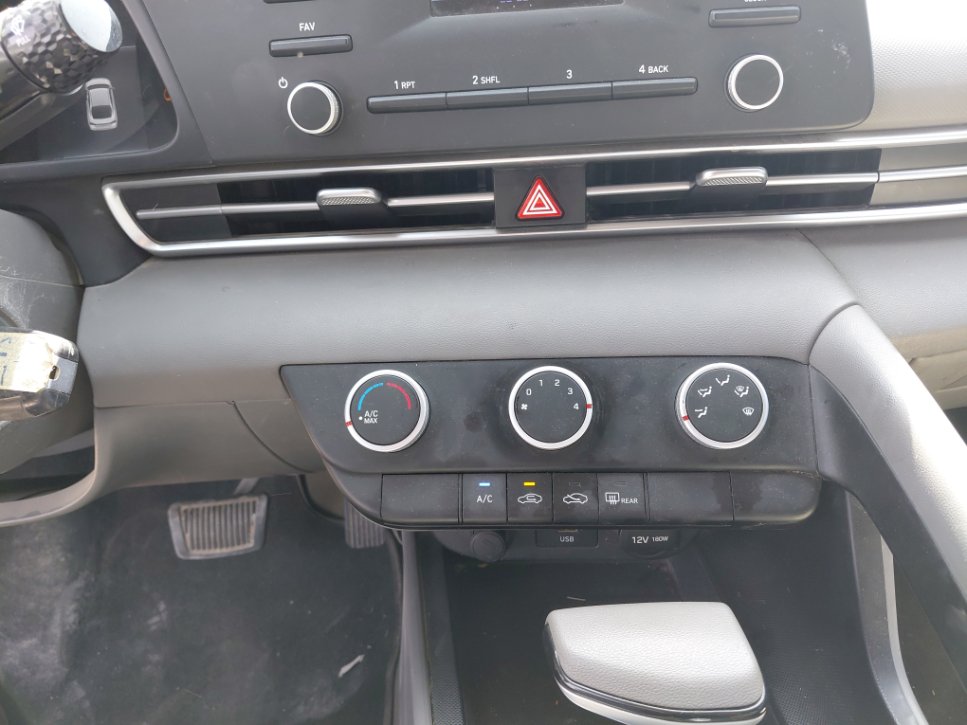 Hyundai Elantra  2021 image