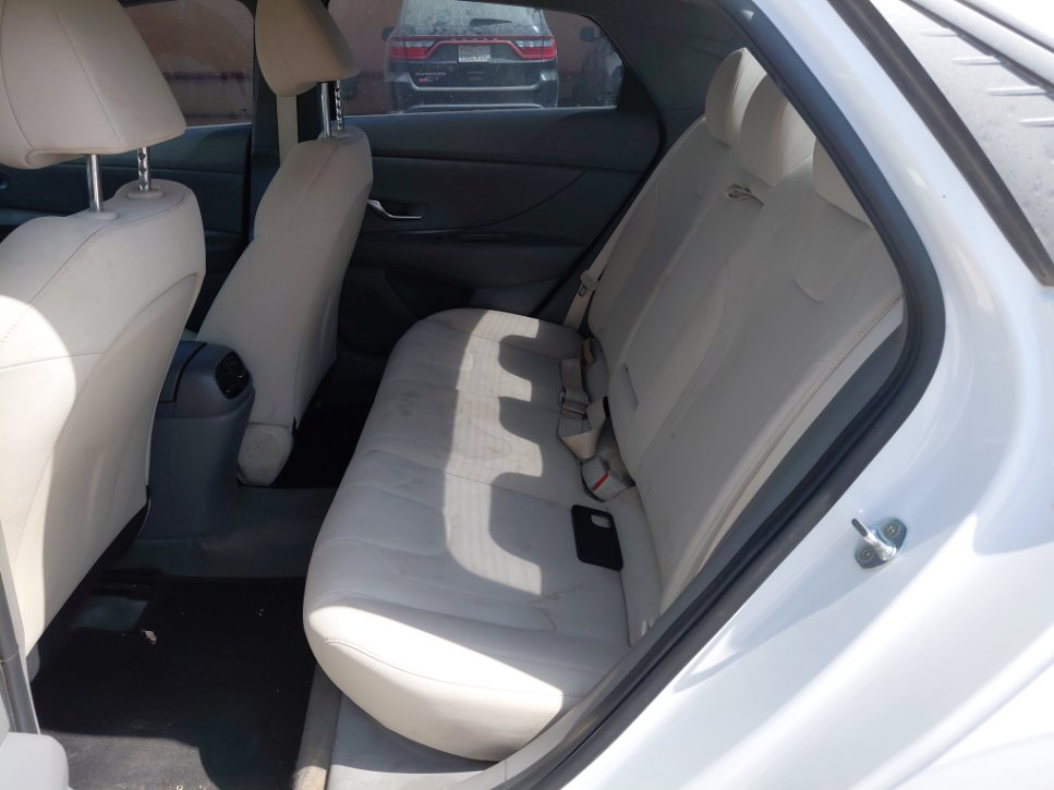 Hyundai Elantra  2021 image