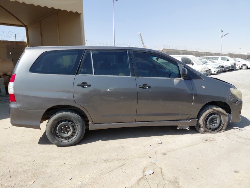 Toyota Innova  2014 image