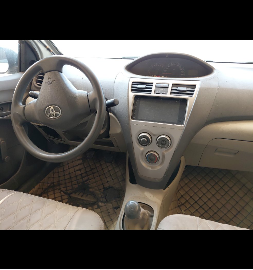 Toyota Yaris  2012 image