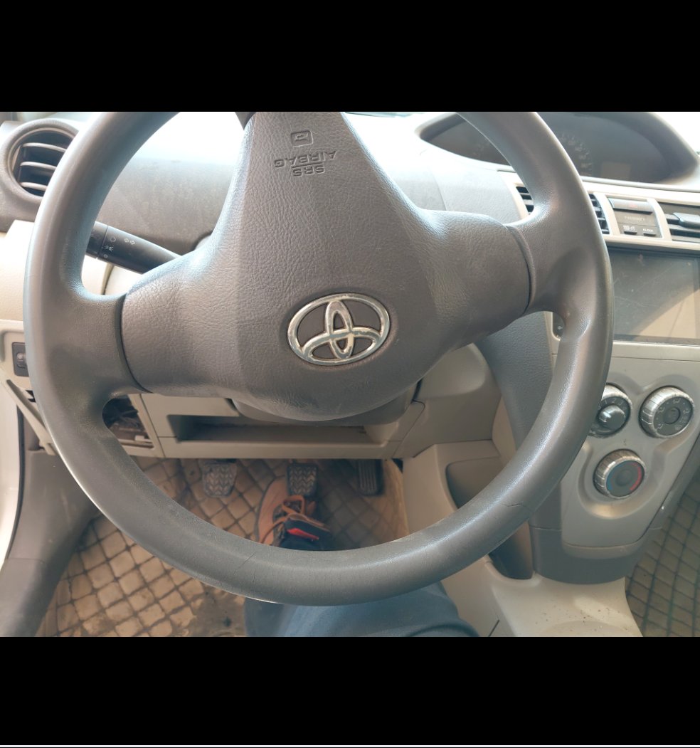 Toyota Yaris  2012 image