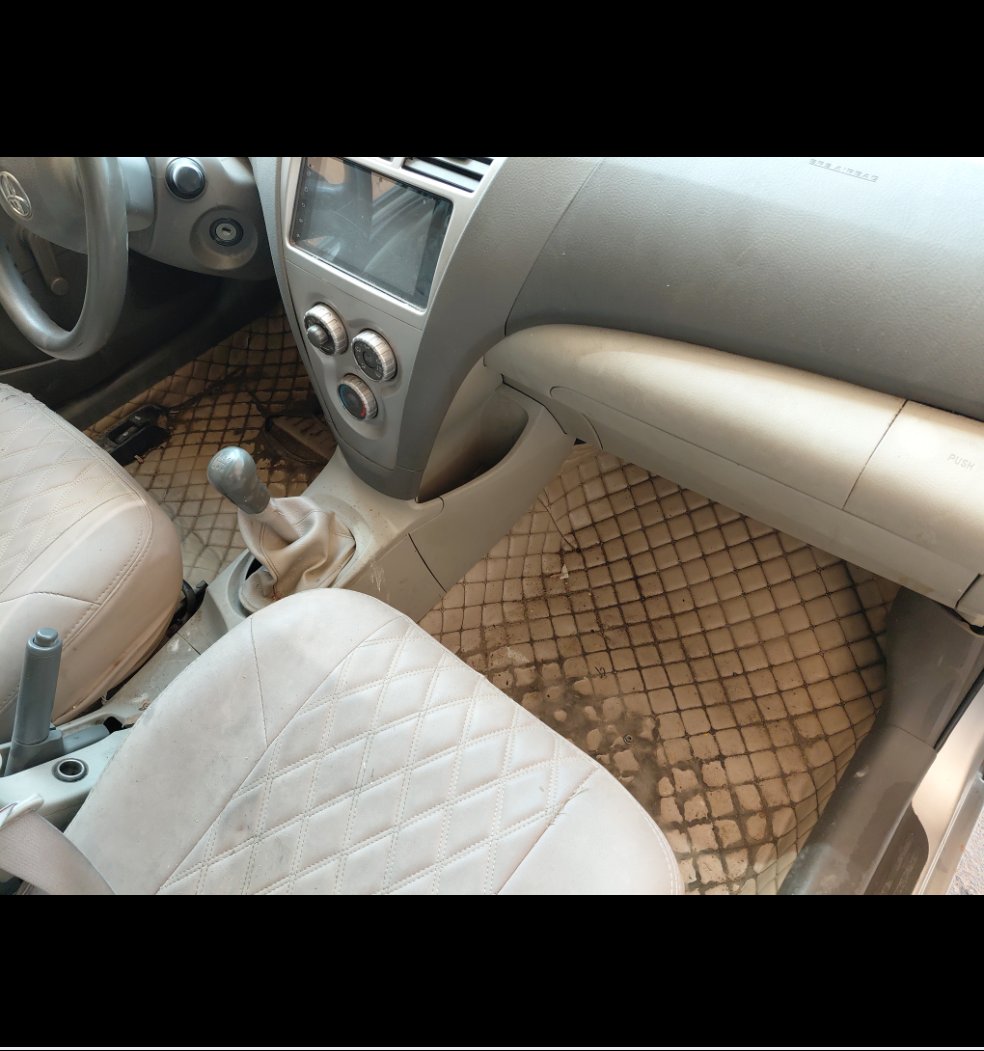 Toyota Yaris  2012 image