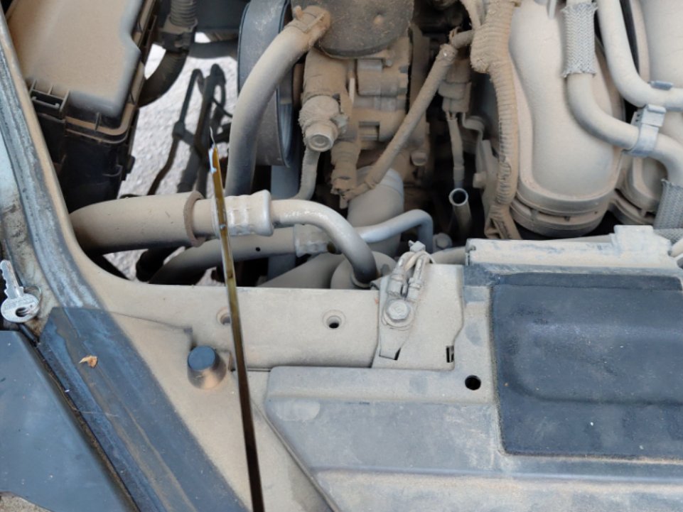 Toyota Hiace Van  2015 image