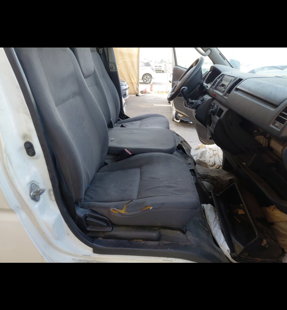 Toyota Hiace Van  2015 image