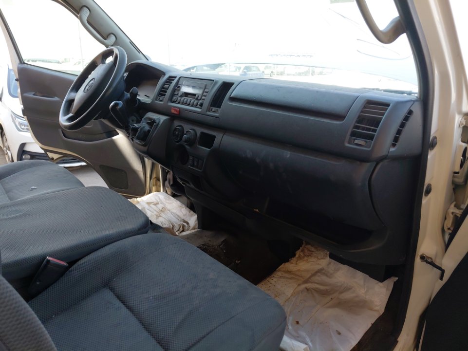 Toyota Hiace Van  2015 image