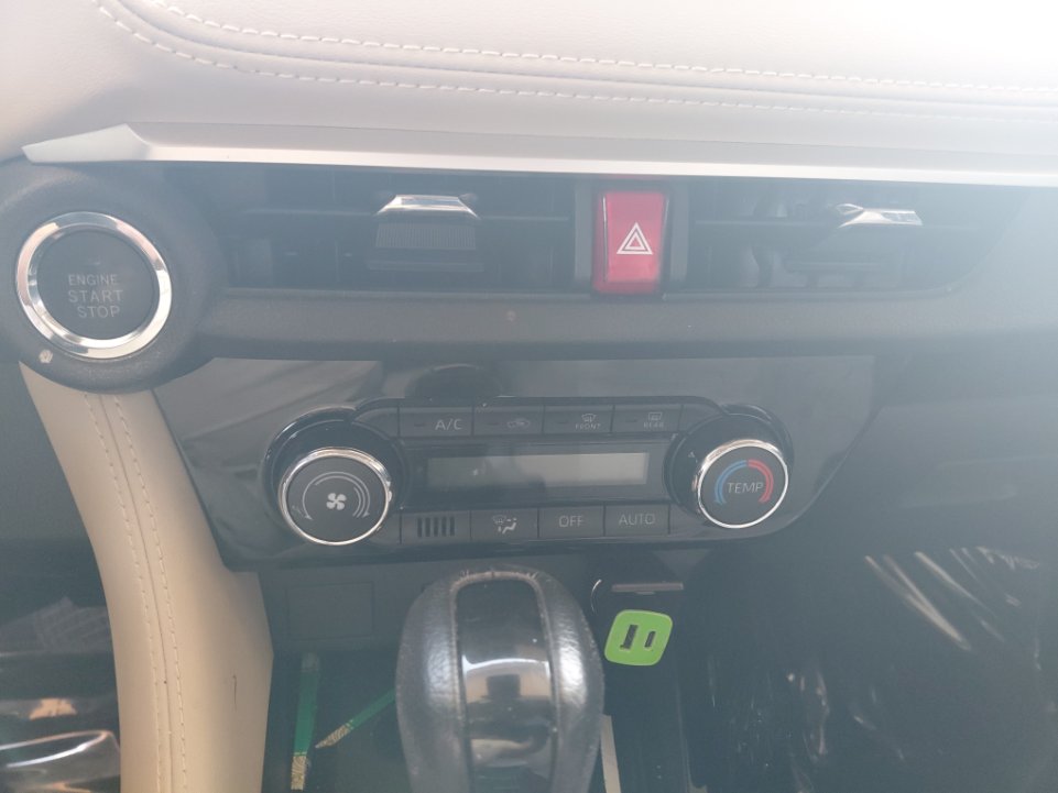 تويوتا يارس SD YX 2024 image