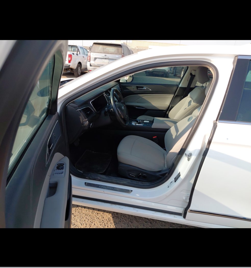 Ford Taurus  2022 image