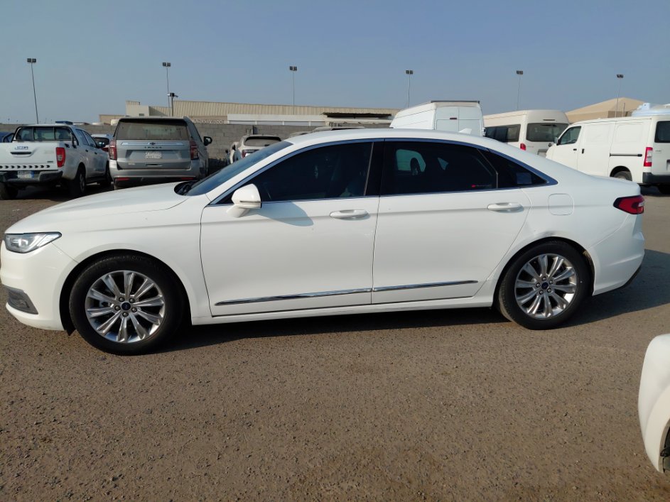 Ford Taurus  2022 image