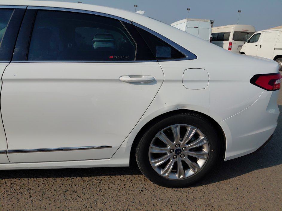 Ford Taurus  2022 image