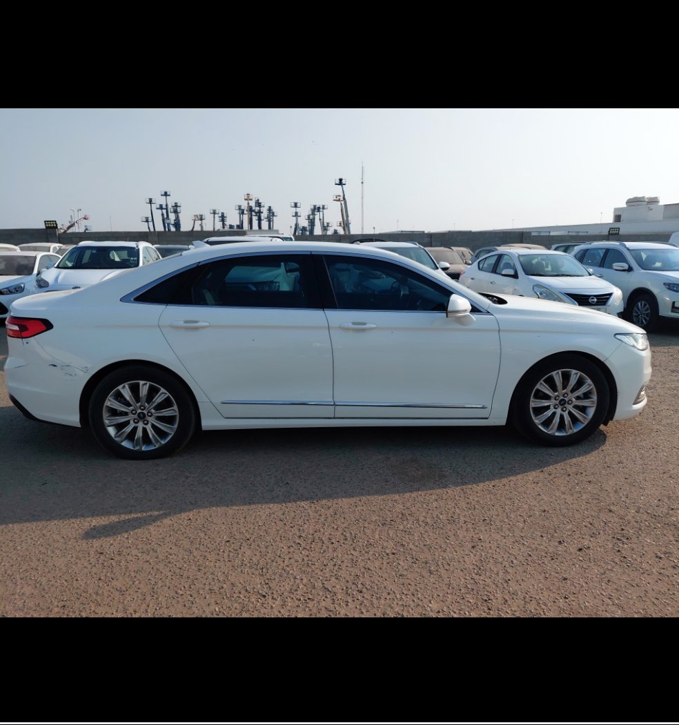 Ford Taurus  2022 image