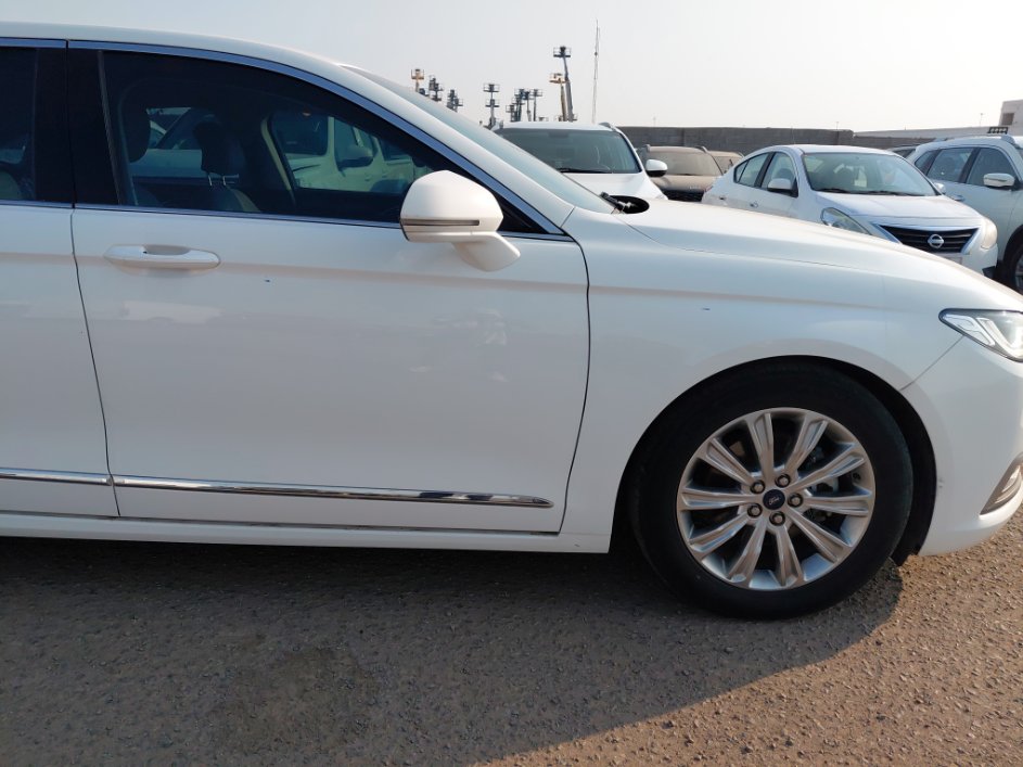 Ford Taurus  2022 image