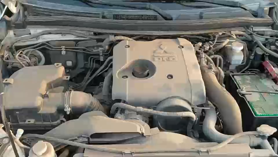 Mitsubishi L200  2020 video