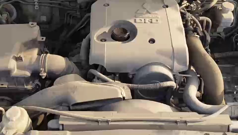 Mitsubishi L200  2020 video