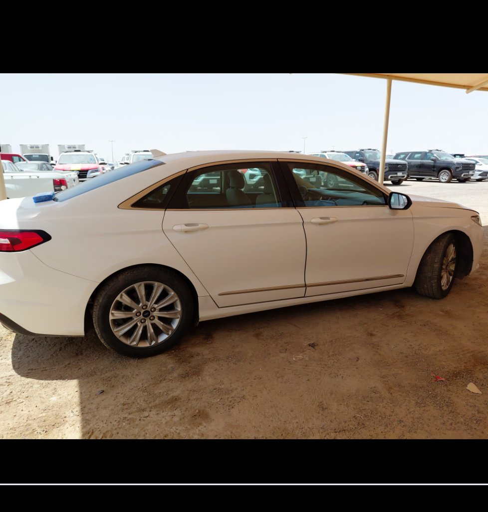 Ford Taurus  2022 image