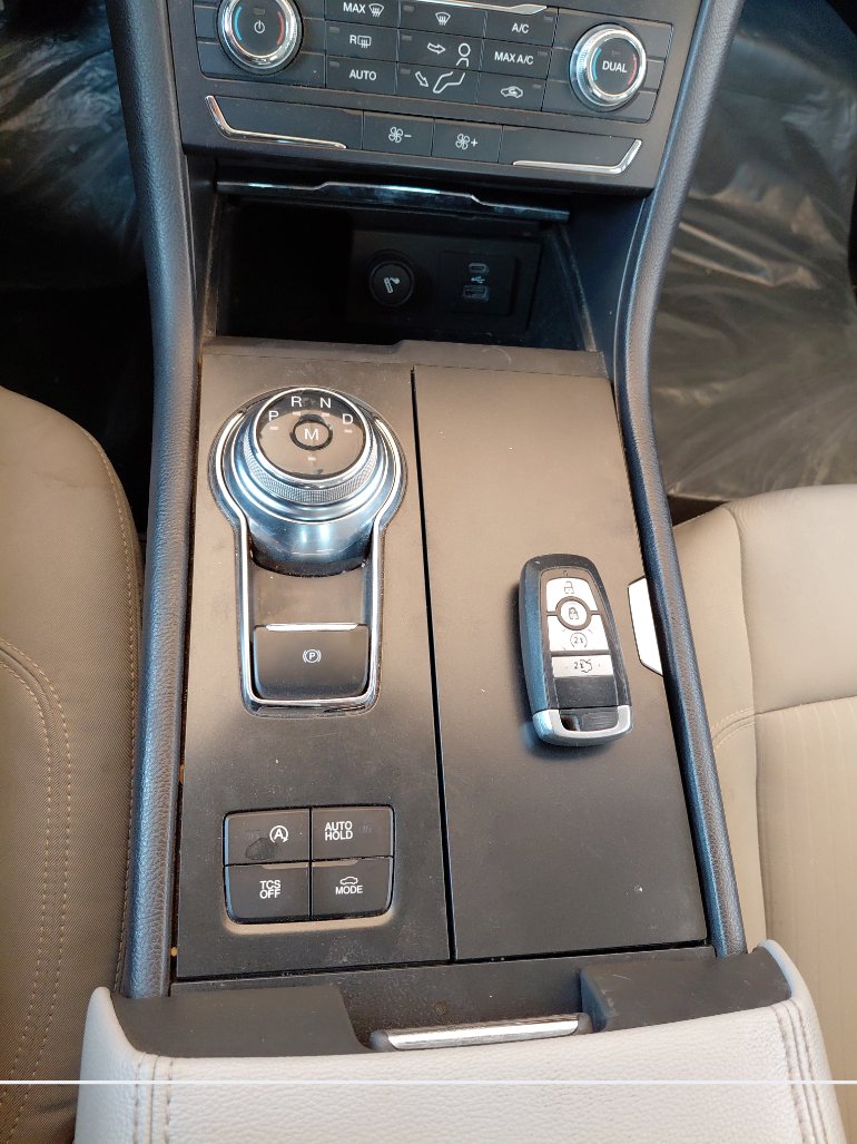 Ford Taurus  2022 image