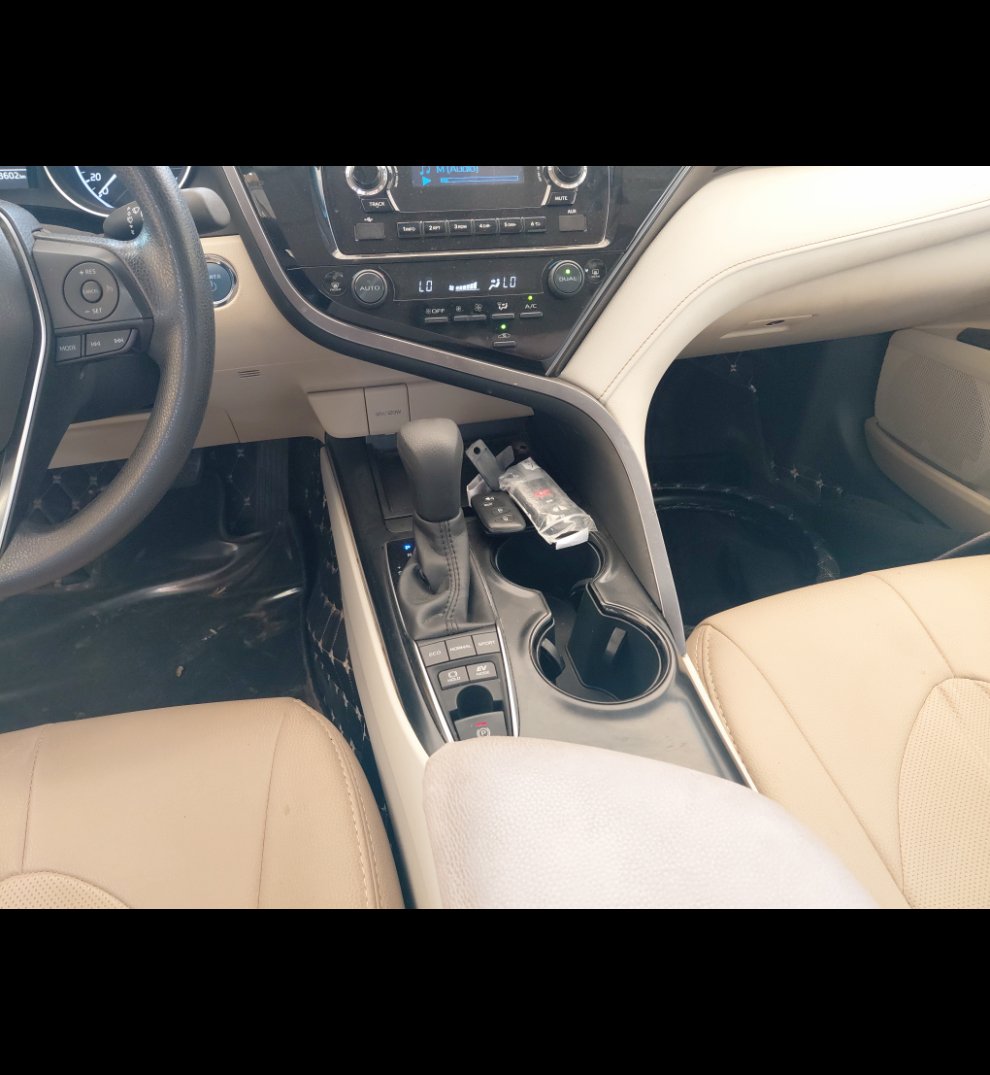 Toyota Camry LE HEV 2020 image